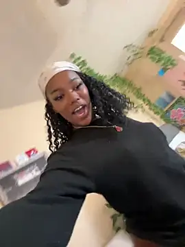 Snapshot of magicalc00ch chatting on March 18, 2025, 10:04 pm magicalc00ch online show from March 18, 2025, 10:04 pm