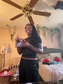 Snapshot of magicalc00ch chatting on March 20, 2025, 12:19 am magicalc00ch online show from March 20, 2025, 12:19 am