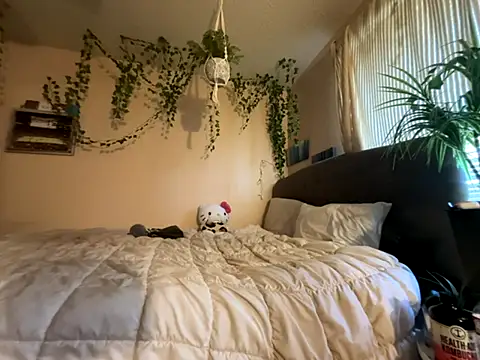 Snapshot of magicalc00ch chatting on October 4, 2025, 4:05 pm magicalc00ch online show from October 4, 2025, 4:05 pm