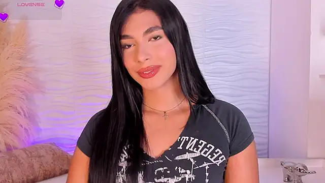 Snapshot of IsabelleFoxx_ chatting on February 14, 2026, 10:28 pm IsabelleFoxx online show from February 14, 2026, 10:28 pm