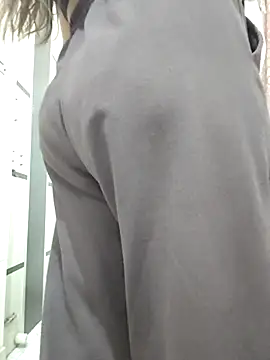 MohiniHott online show from April 8, 2026, 4:01 am