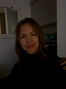 Leyna liu online show from October 19, 2025, 4:24 am