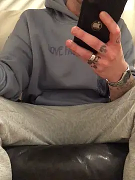 Simboxxx040 online show from March 1, 2026, 11:07 pm