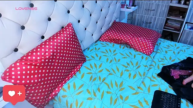 Krystal Cruz online show from March 15, 2025, 5:41 am