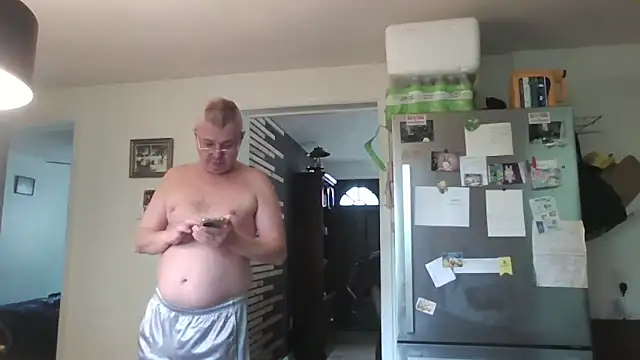 Snapshot of keiferkriss chatting on October 8, 2025, 5:10 pm keiferkriss online show from October 8, 2025, 5:10 pm