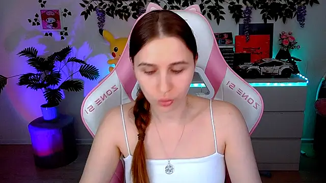 Snapshot of AliceCharmy chatting on April 26, 2026, 4:15 pm AliceCharmy online show from April 26, 2026, 4:15 pm