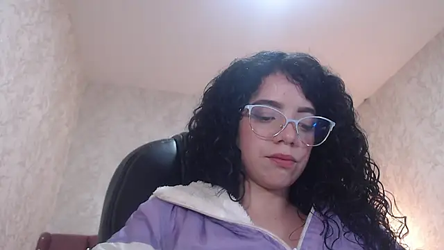 EmmaCowperr online show from January 9, 2025, 7:31 am