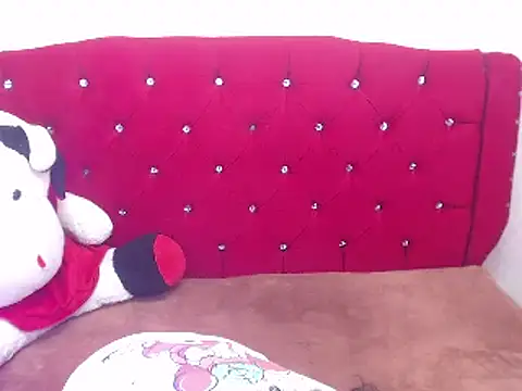 EmmaCowperr online show from February 13, 2025, 12:32 pm