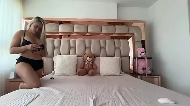 candy-sam28 online show from January 9, 2026, 3:04 pm