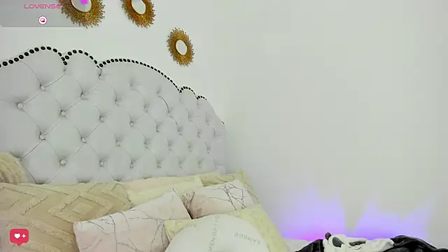 Ashleyjenner  online show from March 1, 2025, 7:04 pm