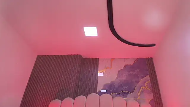 hot dione online show from December 18, 2025, 7:20 pm