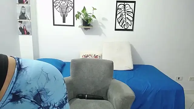 renata salinas 1 online show from March 22, 2025, 3:41 am