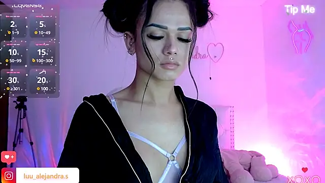 Snapshot of alee_lenoxx chatting on January 27, 2025, 11:00 am alee lenoxx online show from January 27, 2025, 11:00 am