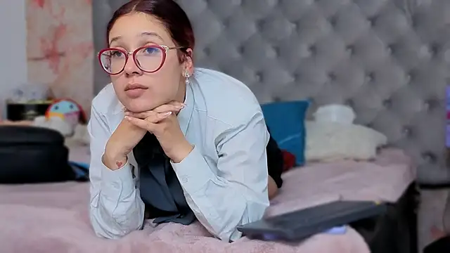 ValeryRossell online show from November 19, 2025, 7:36 pm