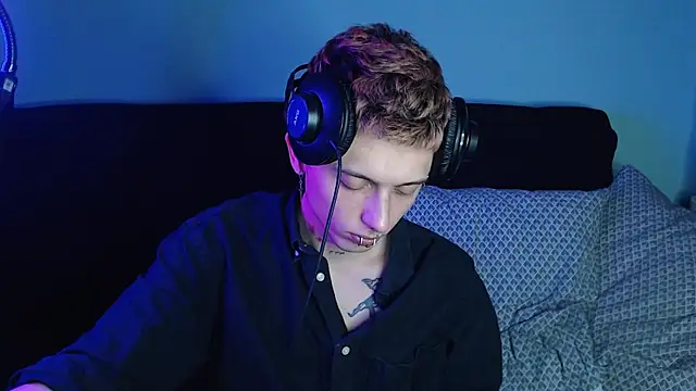 axxxturel online show from December 12, 2024, 9:04 pm