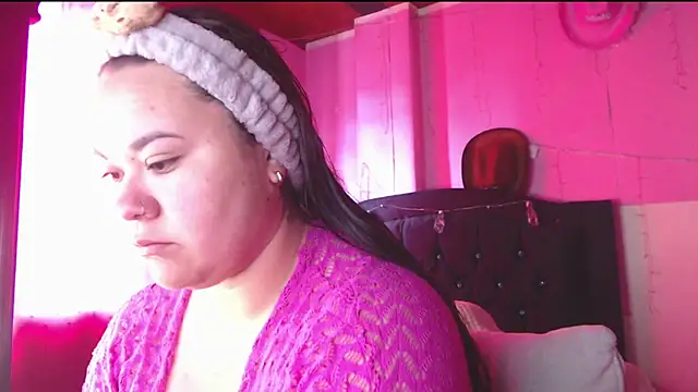 NikkiRous  online show from April 9, 2026, 1:49 pm