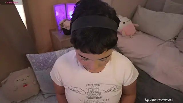 Cheerrysweett online show from March 11, 2026, 6:36 pm