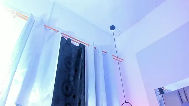 Emily Gil1 online show from January 31, 2025, 5:10 pm