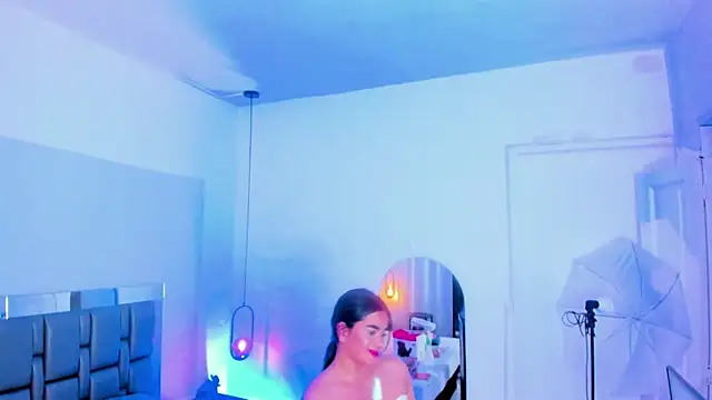 Emily Gil1 online show from February 21, 2025, 4:26 pm