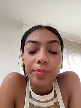 Snapshot of Ema_azel chatting on March 21, 2025, 8:29 pm Ema azel online show from March 21, 2025, 8:29 pm