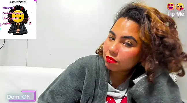 isobeladams20 online show from December 14, 2024, 11:23 pm