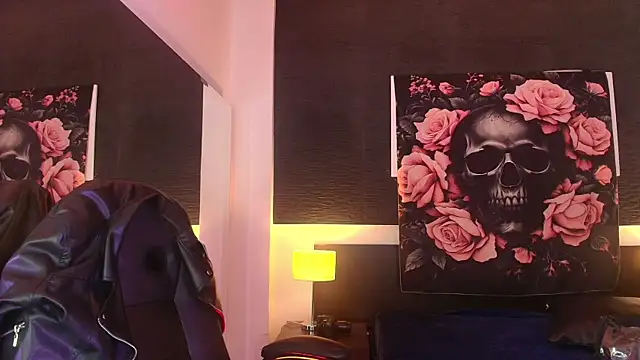 Snapshot of EvaaFoxxy1 chatting on April 13, 2026, 12:21 pm EvaaFoxxy1 online show from April 13, 2026, 12:21 pm