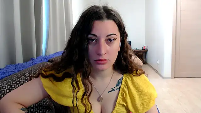 Snapshot of Helen_Adams_ chatting on May 13, 2026, 5:27 am Helen Adams online show from May 13, 2026, 5:27 am