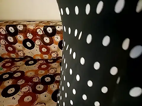 shuhana  online show from October 11, 2025, 3:28 am