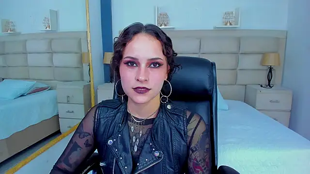 AnnyThompson  online show from October 10, 2025, 9:03 pm