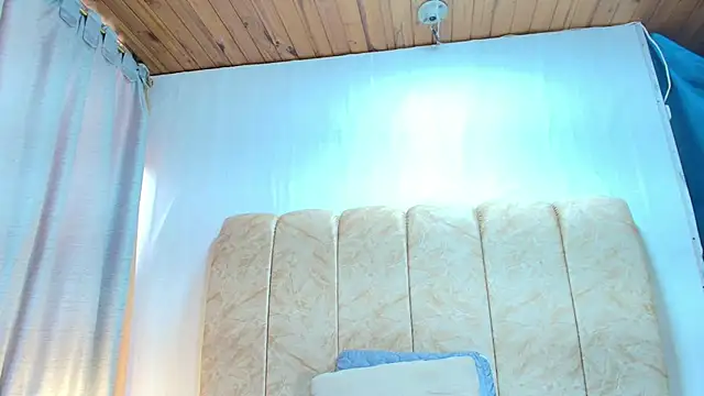 Zoe Curvy online show from November 9, 2025, 12:58 pm