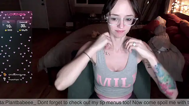 Snapshot of Plantbabeee chatting on March 21, 2025, 3:22 am Plantbabeee online show from March 21, 2025, 3:22 am