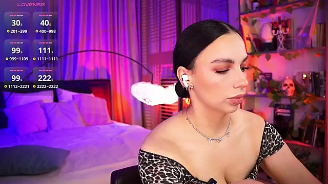 LunaNight online show from November 3, 2025, 8:21 pm