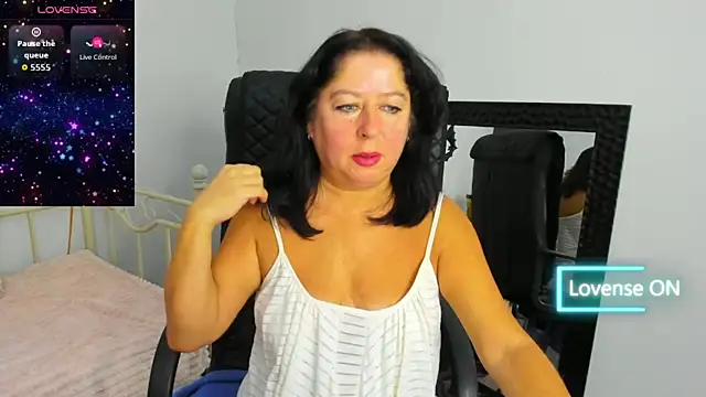 Snapshot of Julia_Dean chatting on November 15, 2025, 12:56 pm Julia Dean online show from November 15, 2025, 12:56 pm