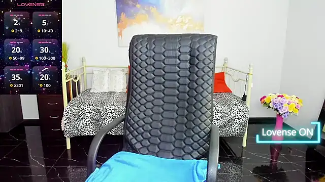 Snapshot of Julia_Dean chatting on November 28, 2025, 1:14 pm Julia Dean online show from November 28, 2025, 1:14 pm