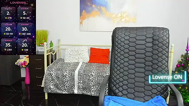 Snapshot of Julia_Dean chatting on December 18, 2025, 12:55 pm Julia Dean online show from December 18, 2025, 12:55 pm