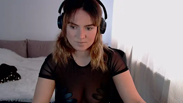 ChloeJewel1 online show from April 4, 2026, 8:23 am