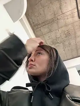 BabeRainbow online show from January 10, 2025, 9:13 am