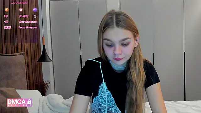 Molly sweetie online show from November 18, 2025, 7:13 am