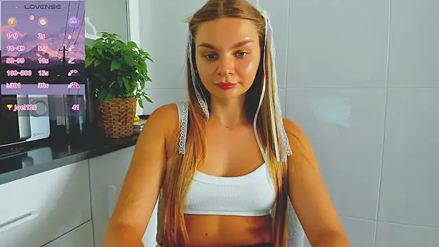 Snapshot of Molly_sweetie chatting on June 27, 2026, 12:22 pm Molly sweetie online show from June 27, 2026, 12:22 pm
