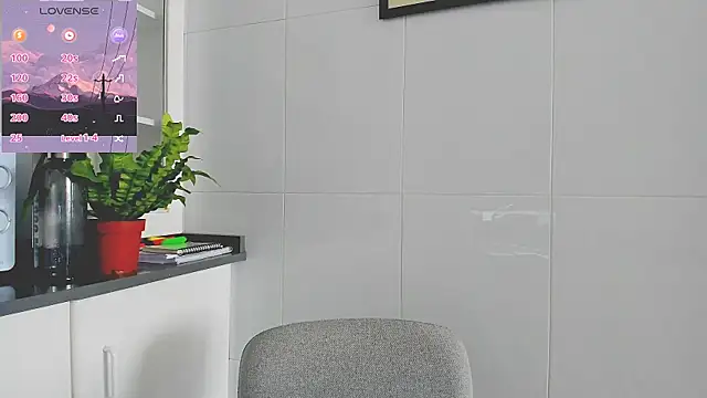 Snapshot of Molly_sweetie chatting on July 10, 2026, 6:39 am Molly sweetie online show from July 10, 2026, 6:39 am