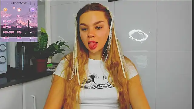 Snapshot of Molly_sweetie chatting on July 19, 2026, 6:28 am Molly sweetie online show from July 19, 2026, 6:28 am