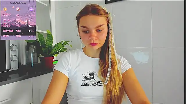 Snapshot of Molly_sweetie chatting on July 20, 2026, 6:38 am Molly sweetie online show from July 20, 2026, 6:38 am