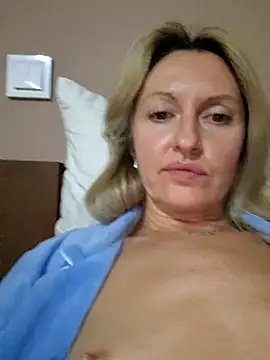 Miss    Mia  online show from October 11, 2025, 6:34 am