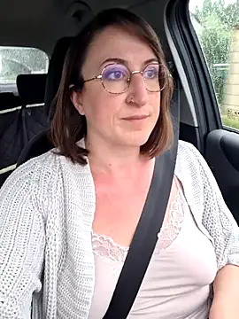 minierose online show from April 11, 2026, 9:24 am