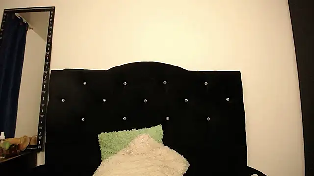 Snapshot of sweet_skylove_ chatting on June 27, 2026, 1:10 am sweet skylove online show from June 27, 2026, 1:10 am