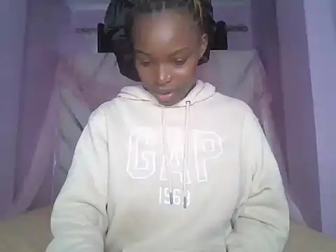 Snapshot of Pretty-queen123 chatting on September 13, 2025, 2:06 pm Pretty-queen123 online show from September 13, 2025, 2:06 pm