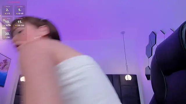 CorinneRusso online show from February 5, 2025, 10:08 am