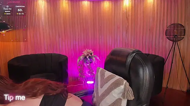 CorinneRusso online show from December 15, 2025, 5:44 am