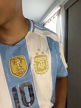 Leonarrrd 01 online show from February 14, 2025, 6:08 pm