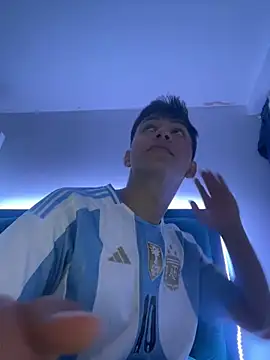 Leonarrrd 01 online show from March 17, 2025, 2:08 am